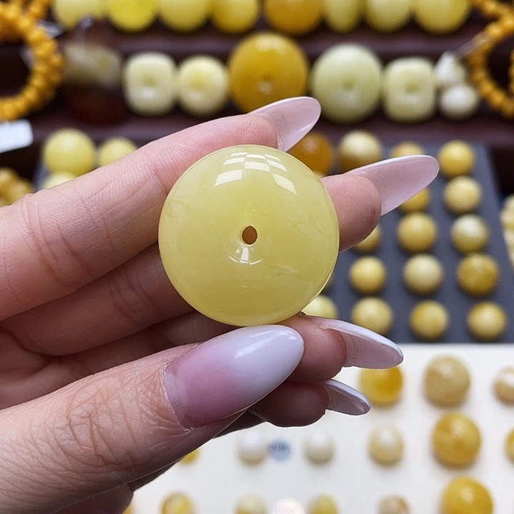 琥珀未镶嵌裸石28.2*12.7mm