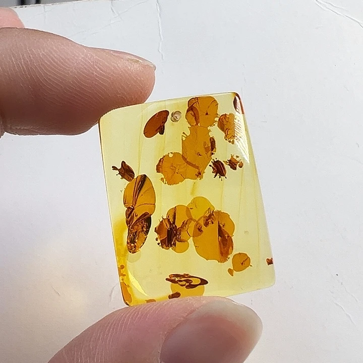 未镶嵌颈饰琥珀（花珀）