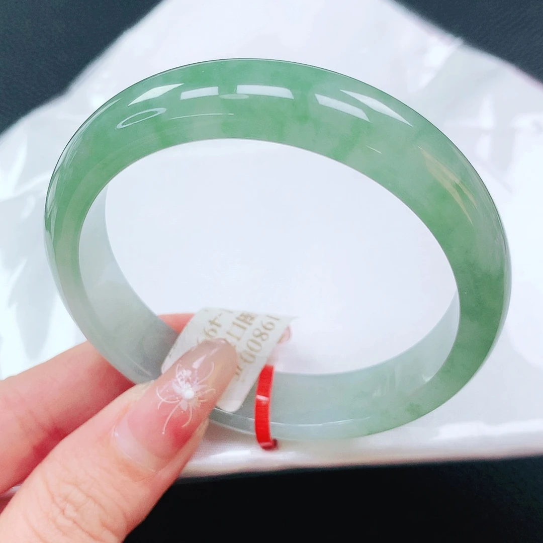 翡翠手镯未镶嵌56圈