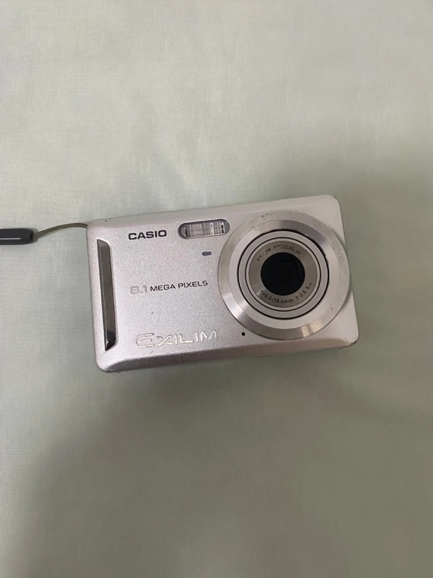 9新 Casio/卡西欧 z9银色800w像素ccd数码相机