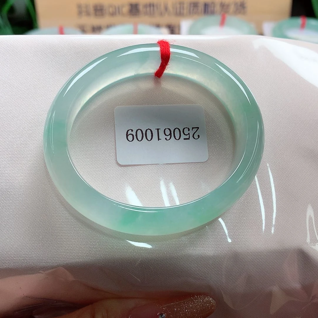 翡翠手镯（贵妃镯）未镶嵌天然A货翡翠手镯