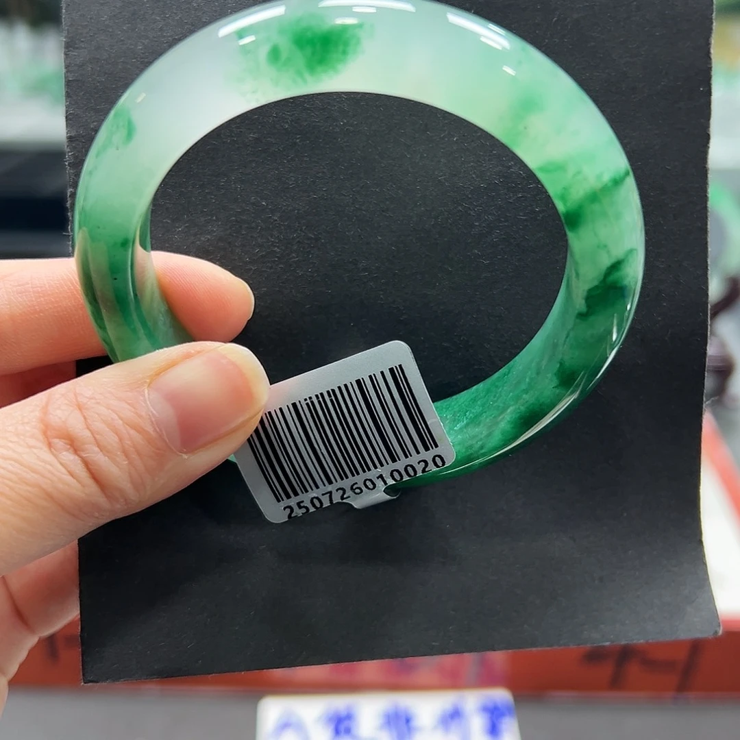 Y***y石英质玉（非洲翠）未镶嵌手镯