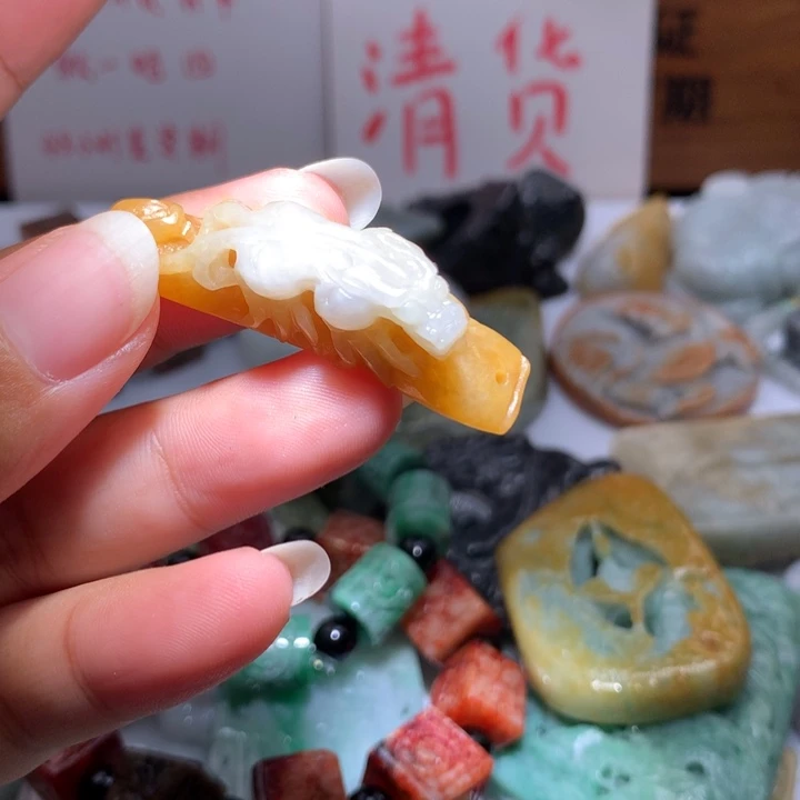 翡翠未镶嵌颈饰保真天然A货翡翠