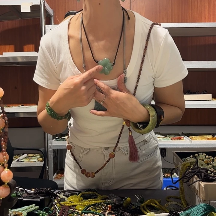 岫玉未镶嵌毛衣链