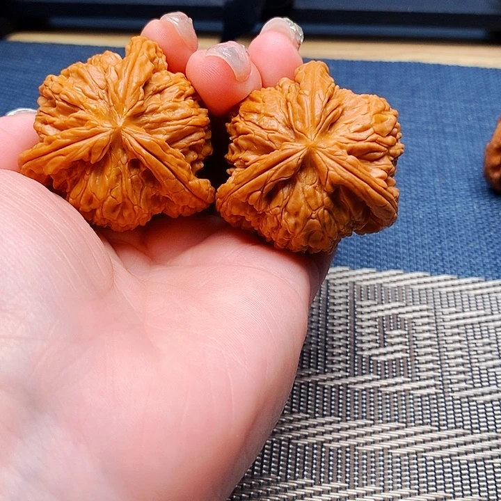 延***乐文玩核桃吊坠三棱