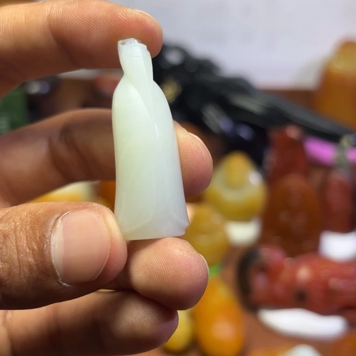 和田玉未镶嵌颈饰吊坠