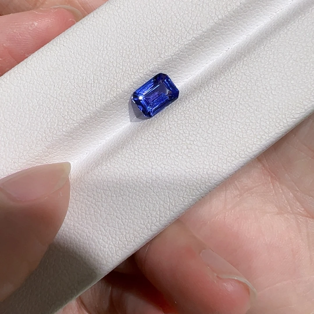 颜****未镶嵌珠宝半成品坦桑石1.13ct3A➕