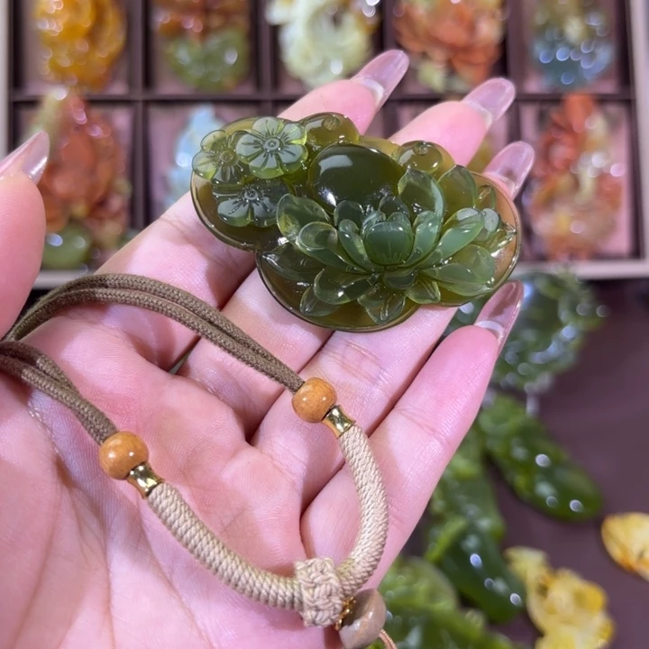 未镶嵌蛇纹石玉颈饰@***?随机发