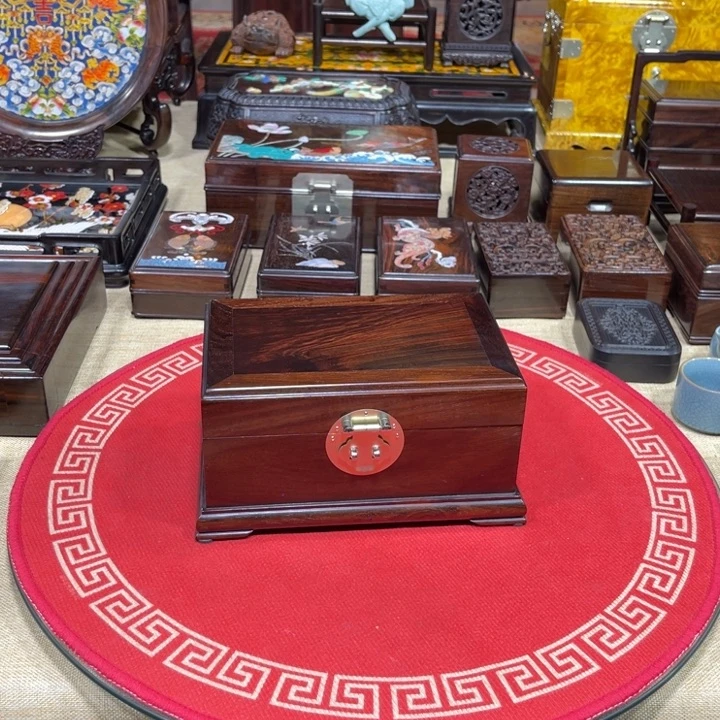 红酸枝木类成套家具