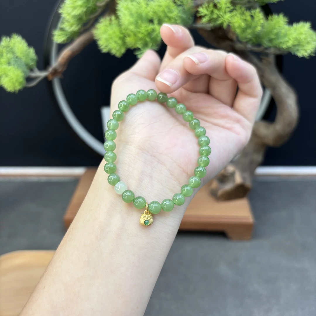 单圈和田玉碧玉果绿卡6MM搭配小钱袋吊坠手串Y13889