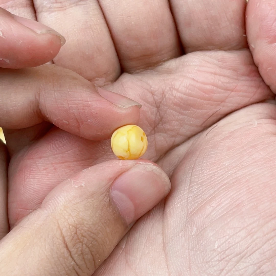 琥珀珠宝奇石未镶嵌m****o