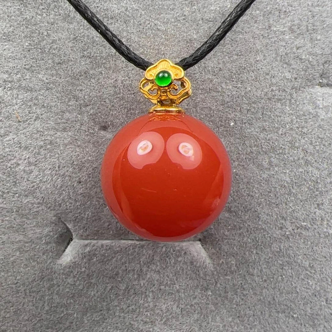 18K金镶嵌吊坠南红玛瑙