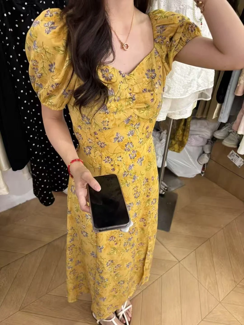 2025夏季新款法式气质V领碎花短袖连衣裙女气质显瘦时尚长裙