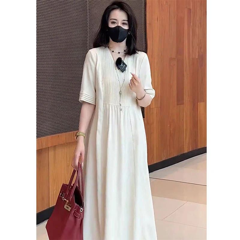 高级感压褶V领苎麻显瘦连衣裙女士大码夏季新款文艺棉麻气质长裙