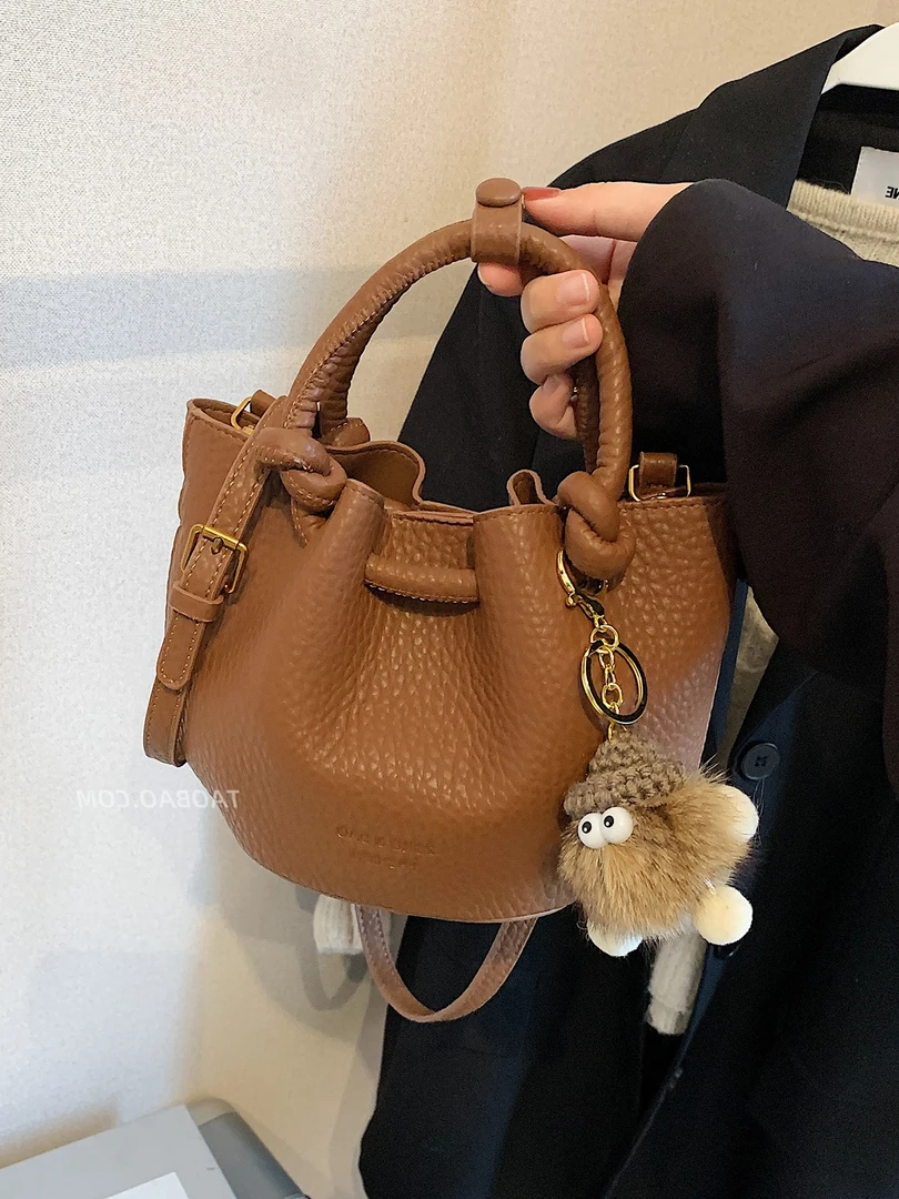 今年流行爆款包包女2025新款秋冬季复古百搭斜挎包精致迷你小拎包