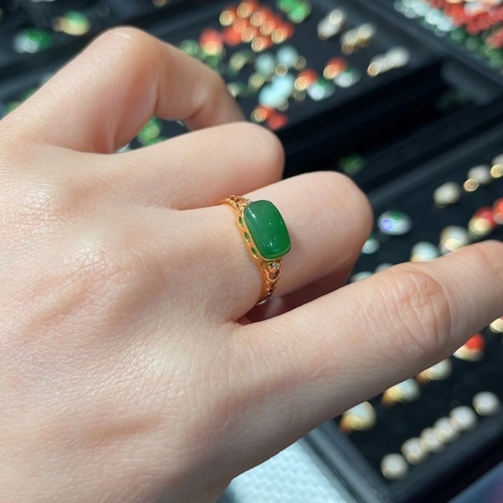 和田玉18K金镶嵌戒指