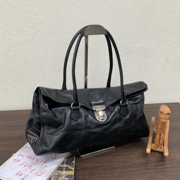 95新 Prada/普拉达 黑银大号全皮shoulder单肩包底长38 118626