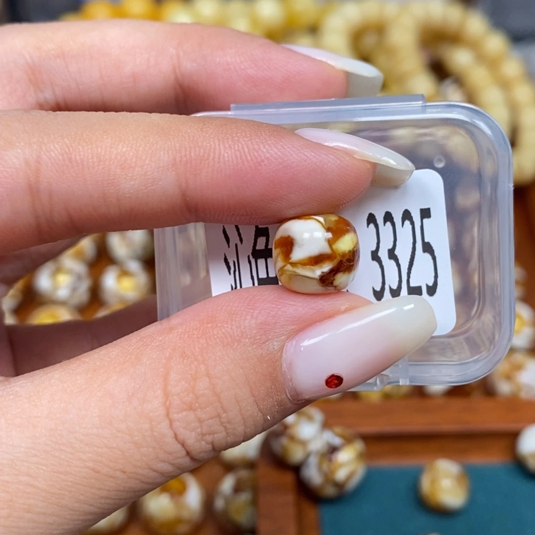 蜜蜡未镶嵌珠宝奇石3325