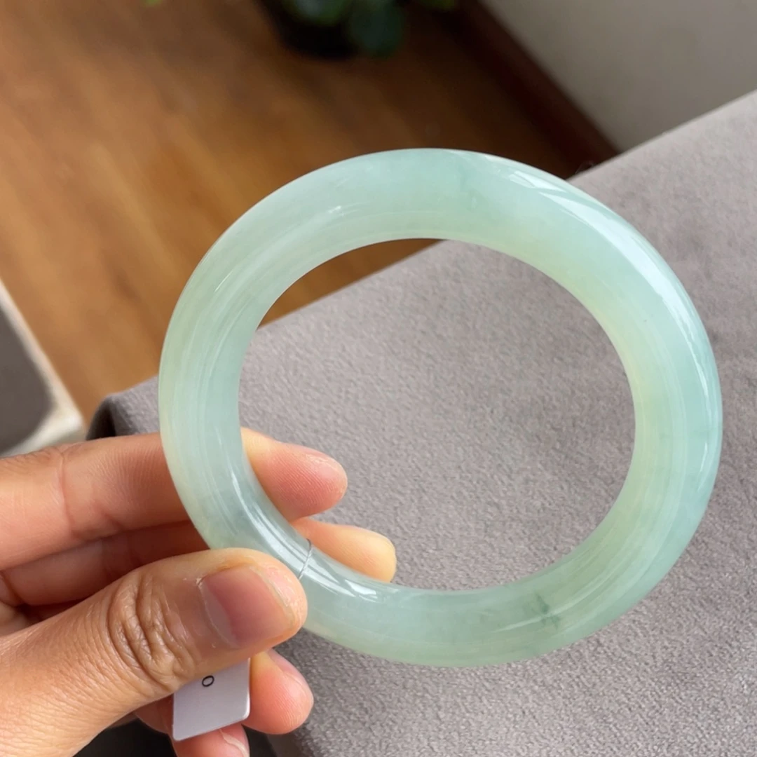 翡翠未镶嵌手镯晴绿圆条