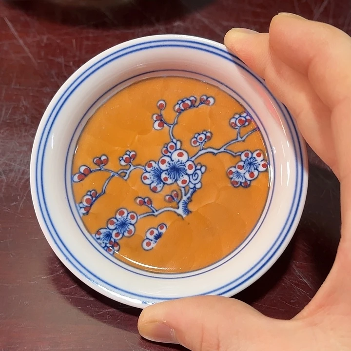 瓷片///直径10厘米。红西西。