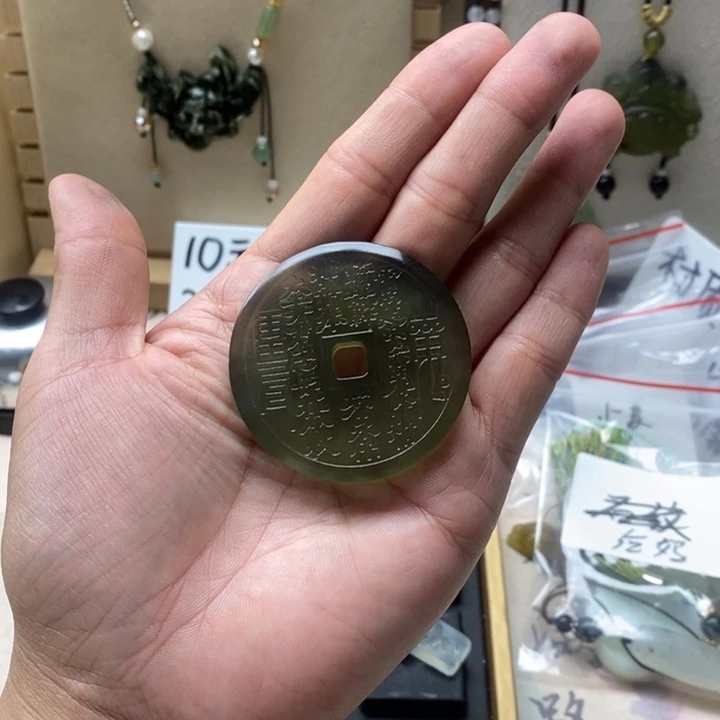 未镶嵌蛇纹石玉颈饰多*