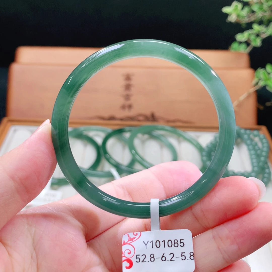 翡翠手镯（圆镯）未镶嵌