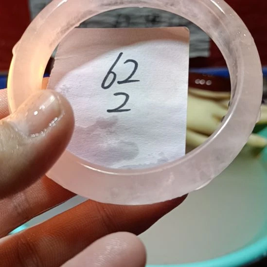 芙蓉石手镯未镶嵌