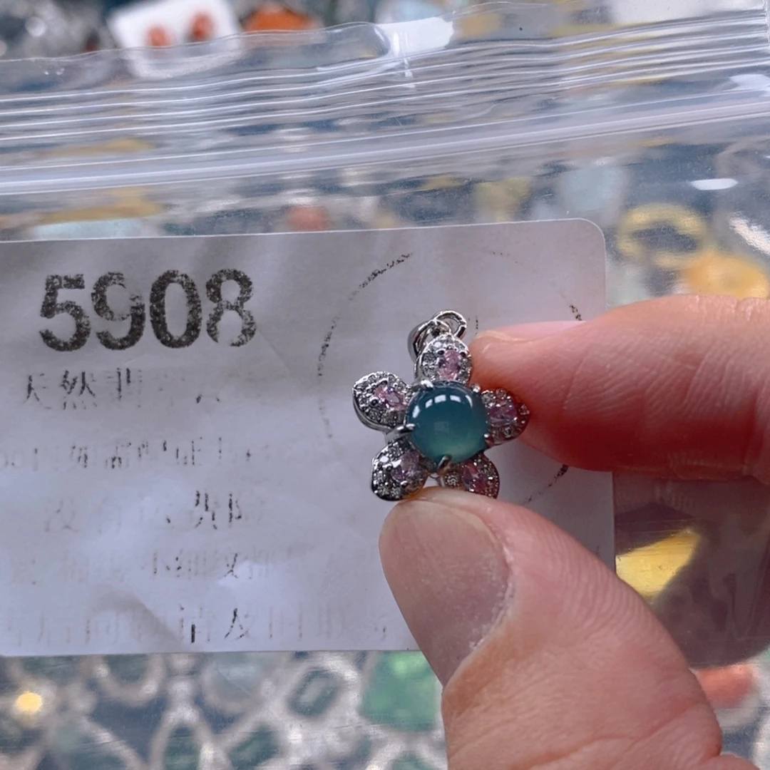 吊坠(不含链)未镶嵌翡翠