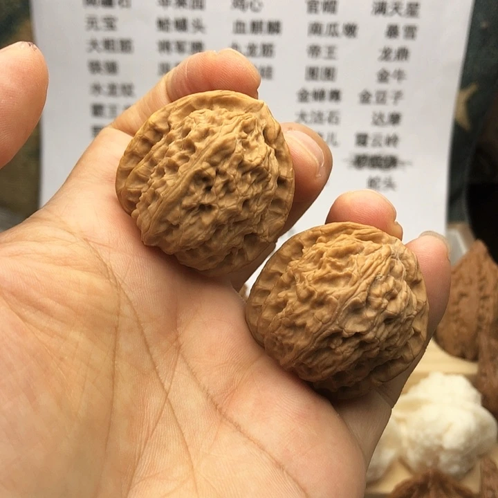 文玩核桃把件三角白，边36