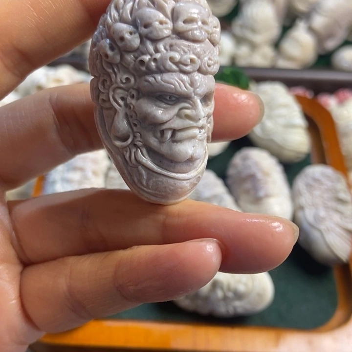 骑***海配饰鹿角雕刻一个出