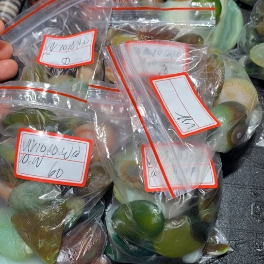 石英质玉未镶嵌珠宝半成品V*r