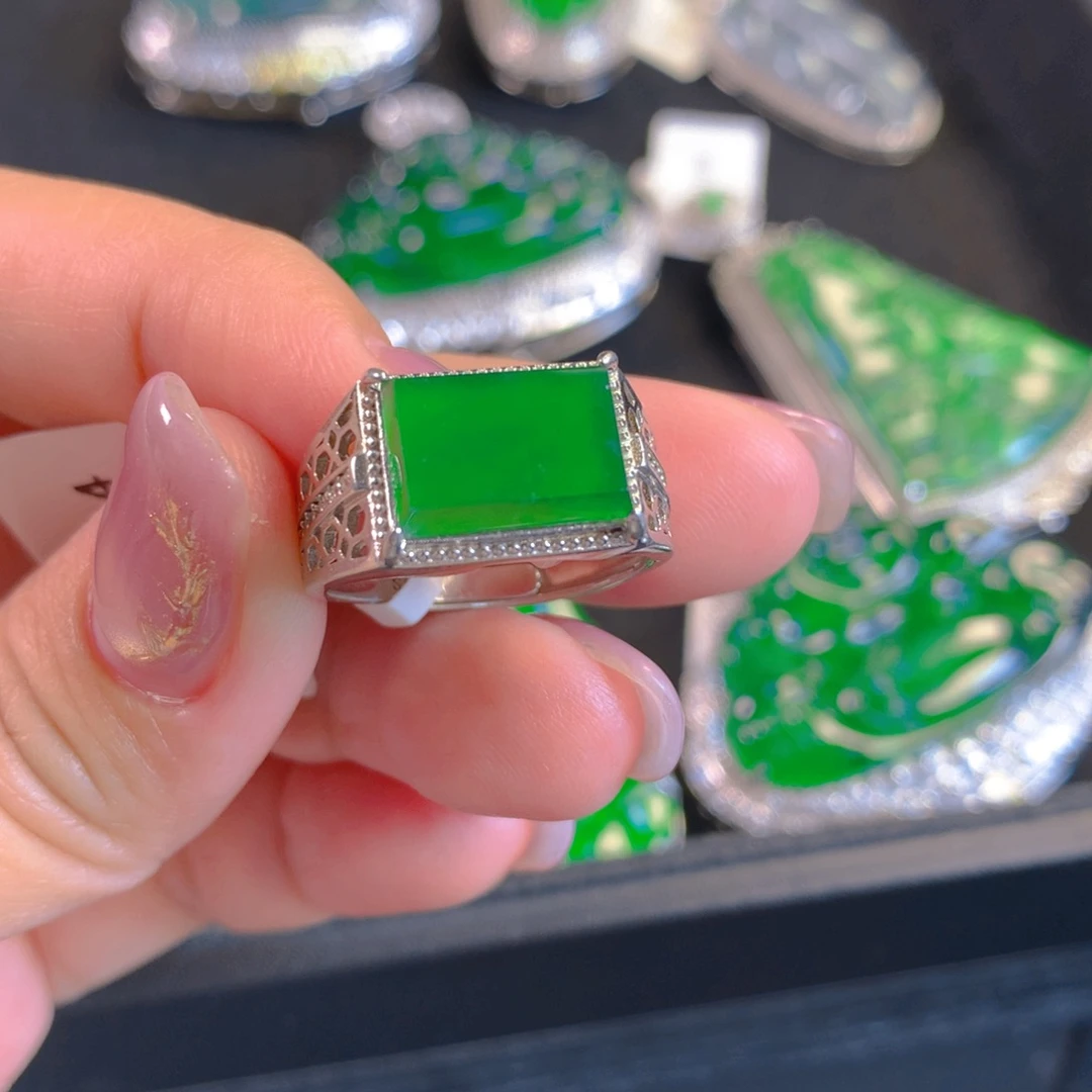 翡翠颈饰银S925镶嵌翡翠