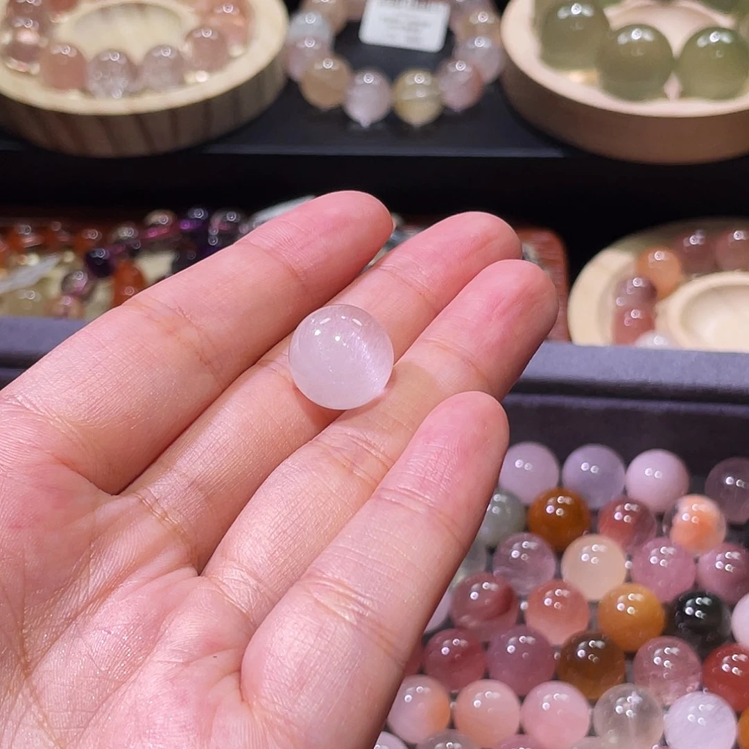 楠***儿水晶手链未镶嵌单珠，不退换