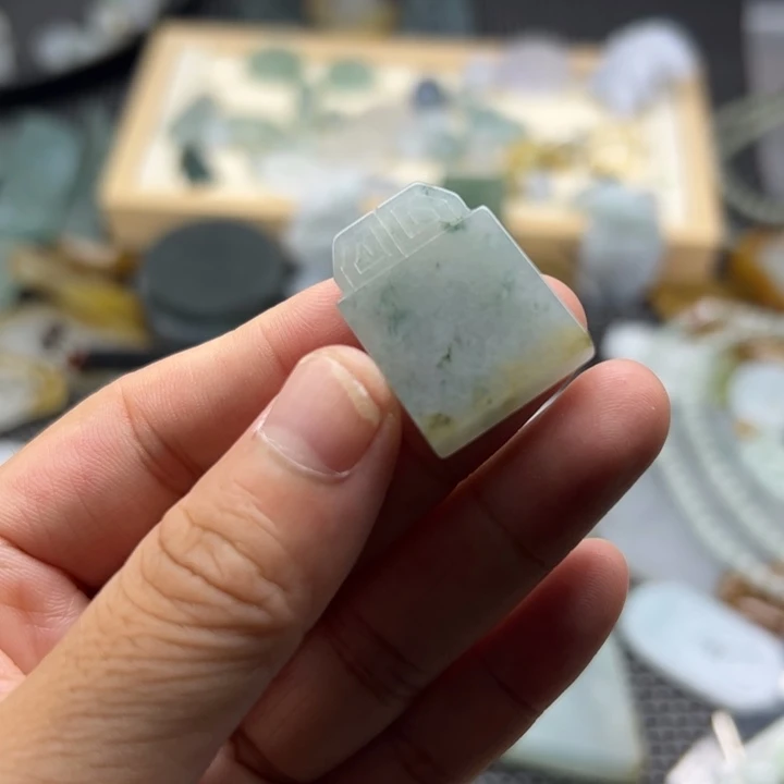 翡翠挂件未镶嵌仿古牌