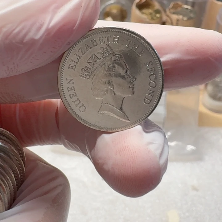 其他普通金属1992年女王1圆币