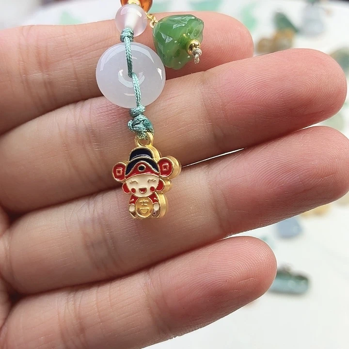 翡翠未镶嵌颈饰财哥