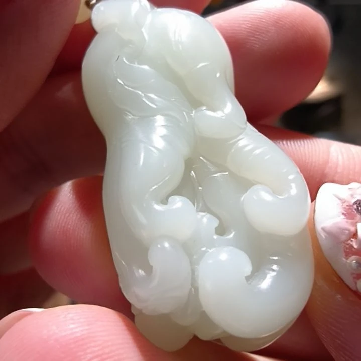 颈饰未镶嵌和田玉（白玉）