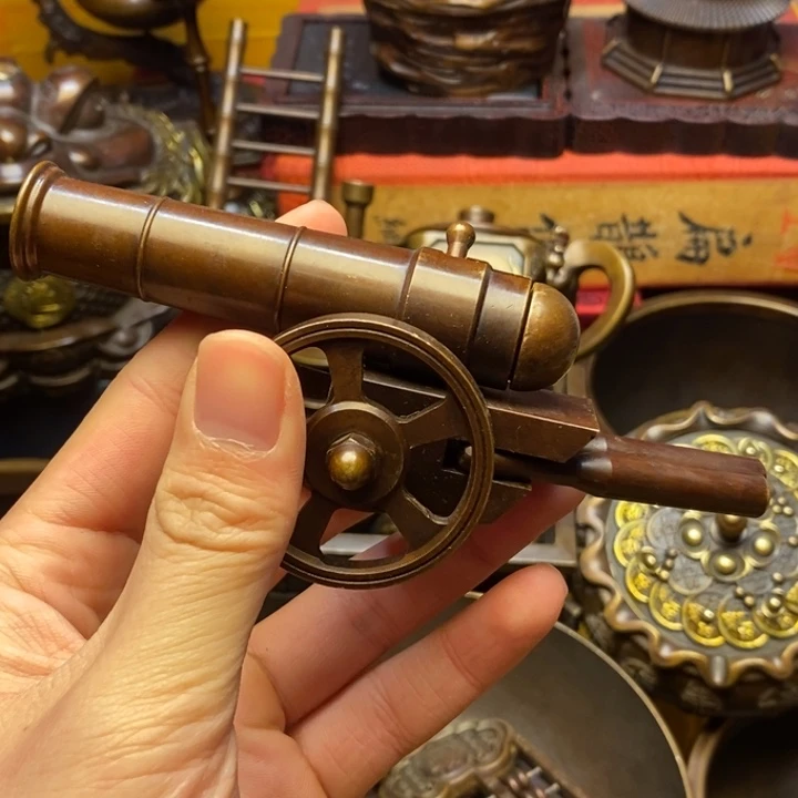 铜器摆件做工精良