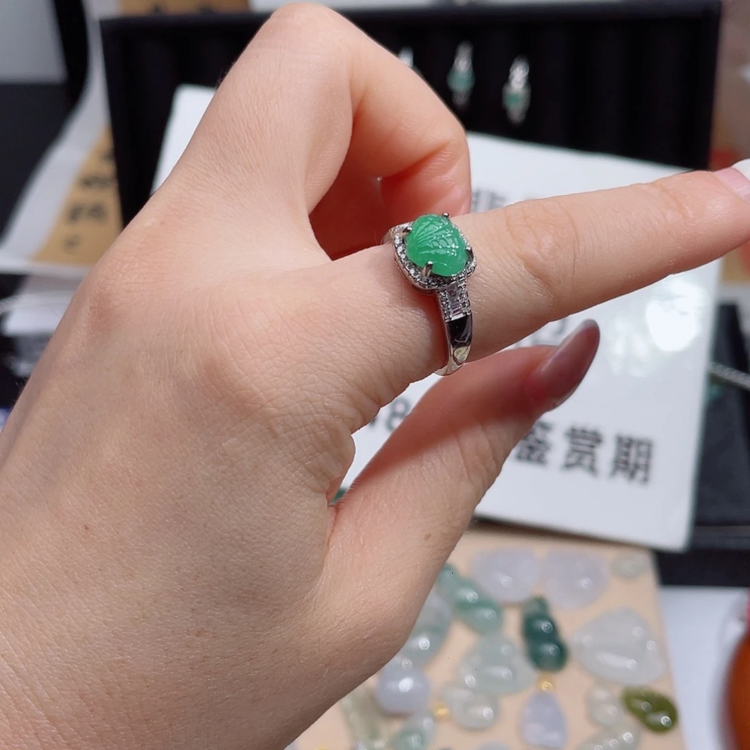 ﹉***…颈饰银S925镶嵌翡翠