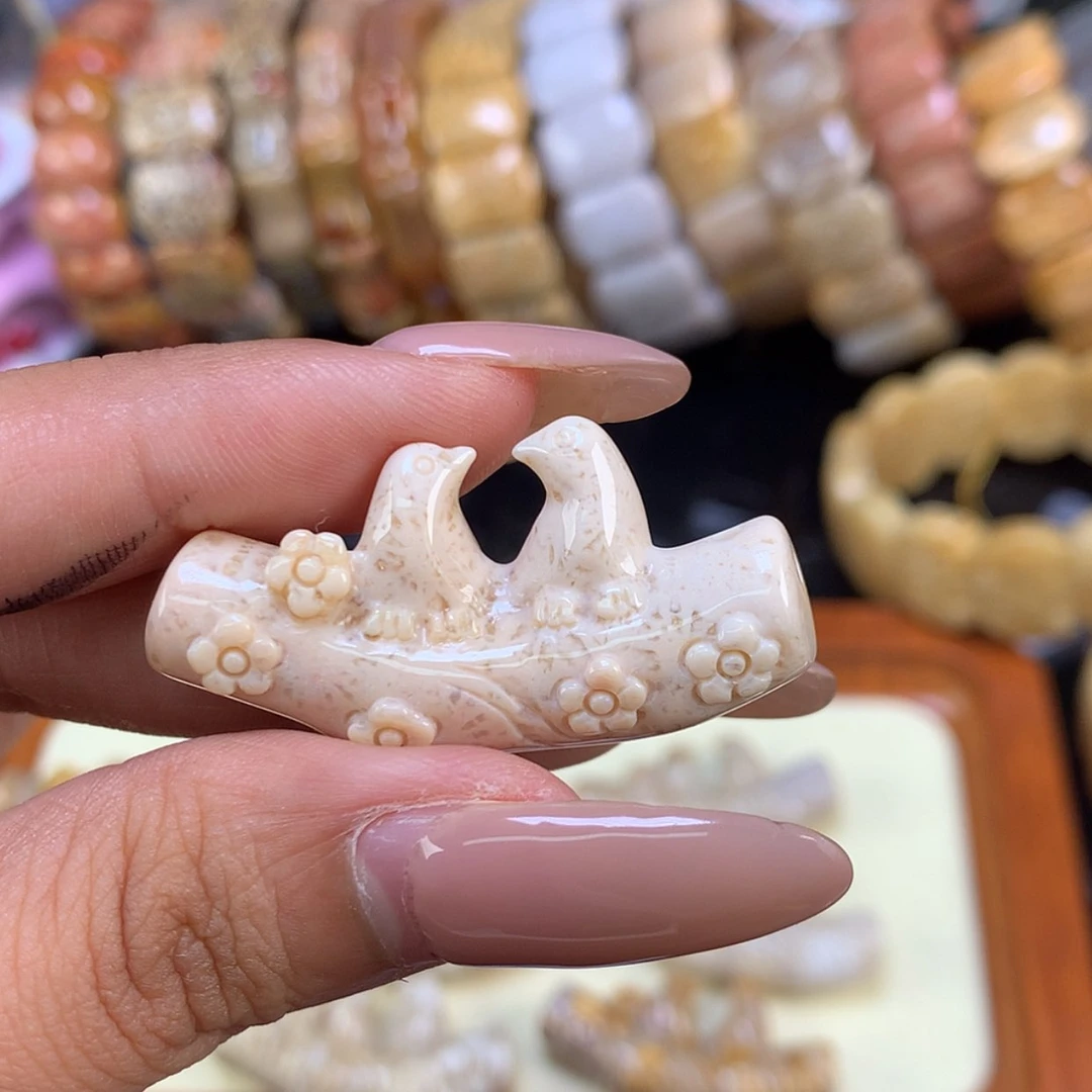 【闪购商品】颈饰未镶嵌硅化珊瑚（珊瑚玉）良**院
