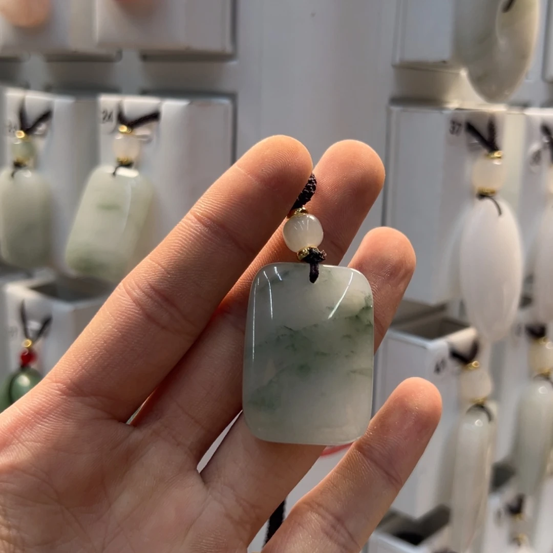 石英质玉（非洲翠）合金颈饰