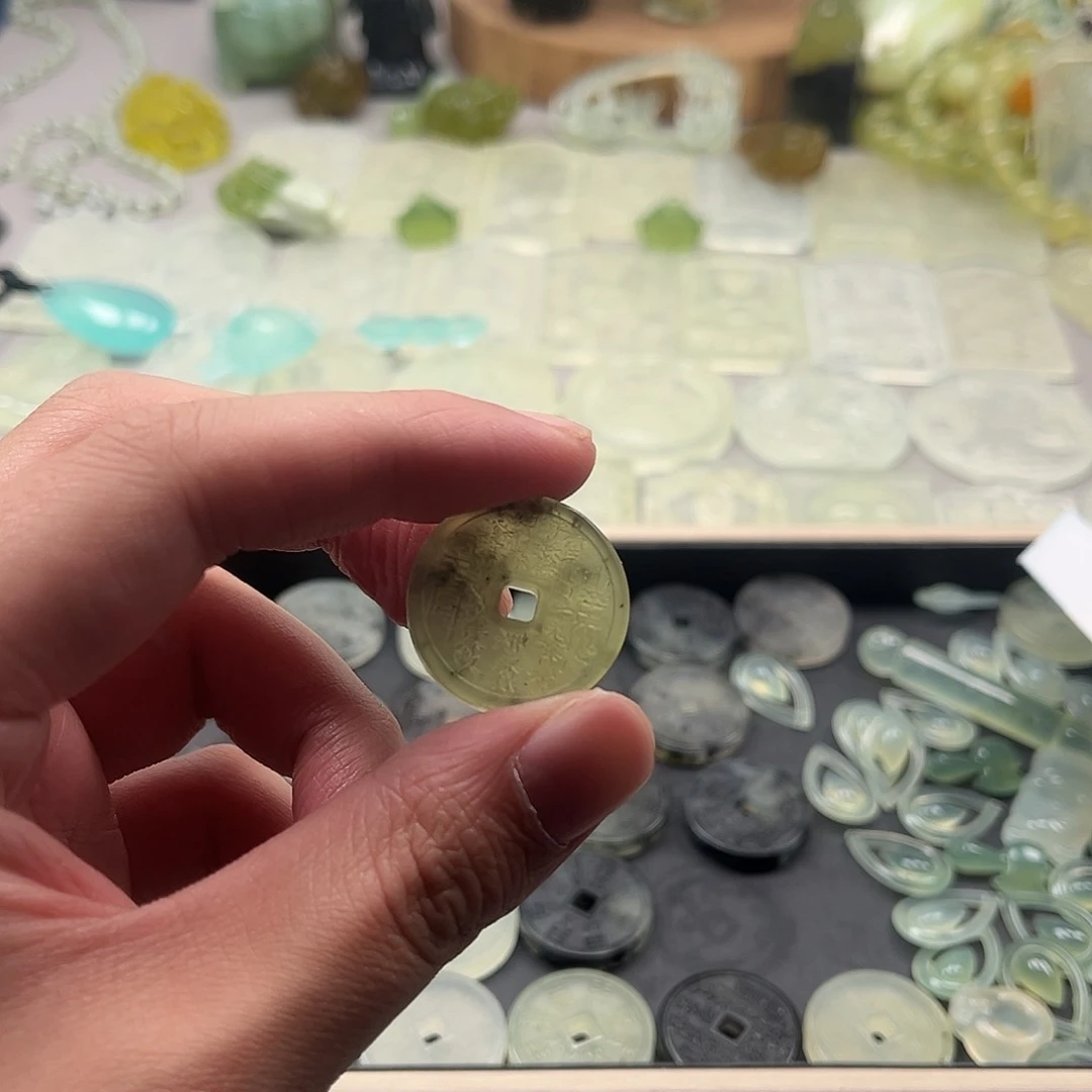 蛇纹石玉颈饰未镶嵌等*.