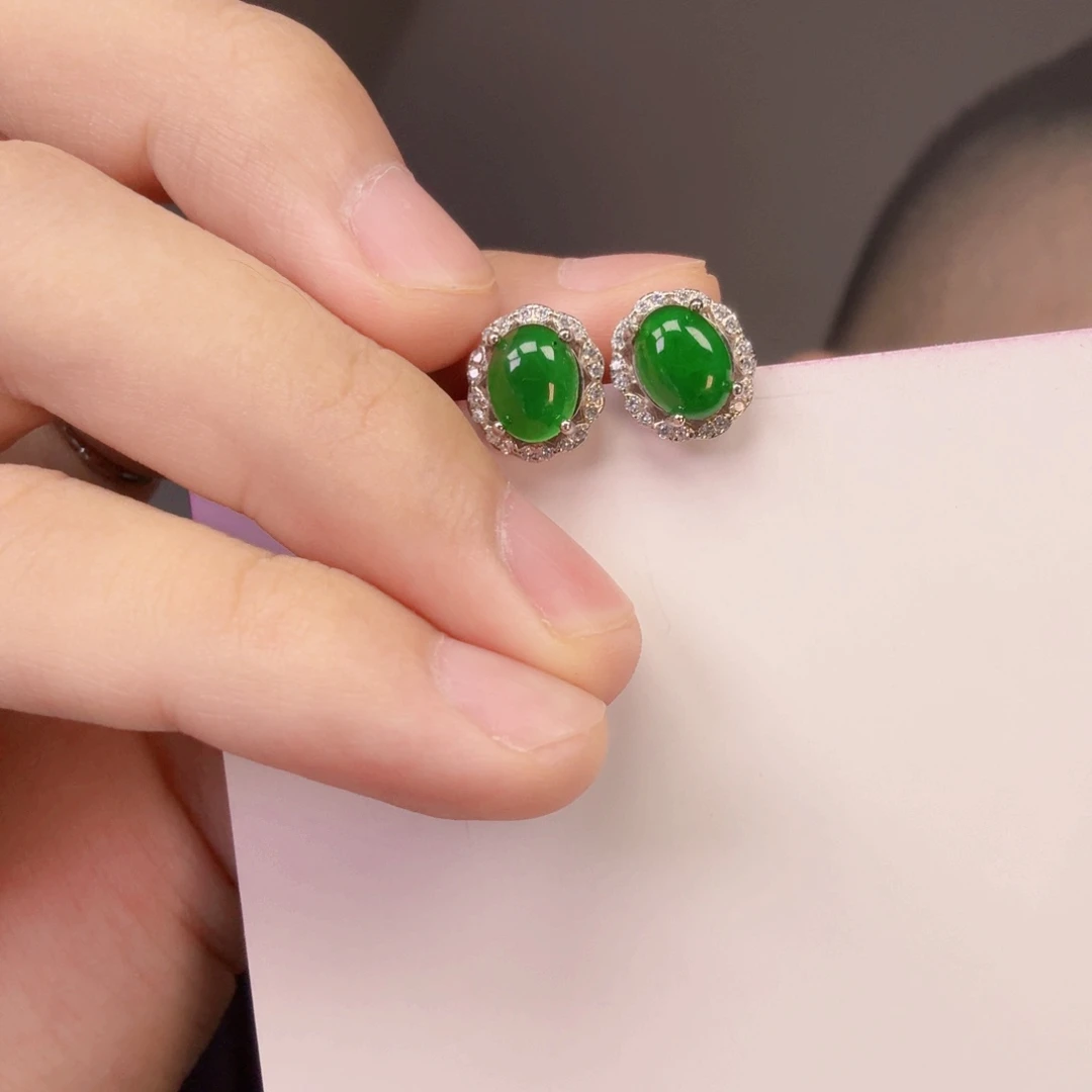 翡翠未镶嵌颈饰一对