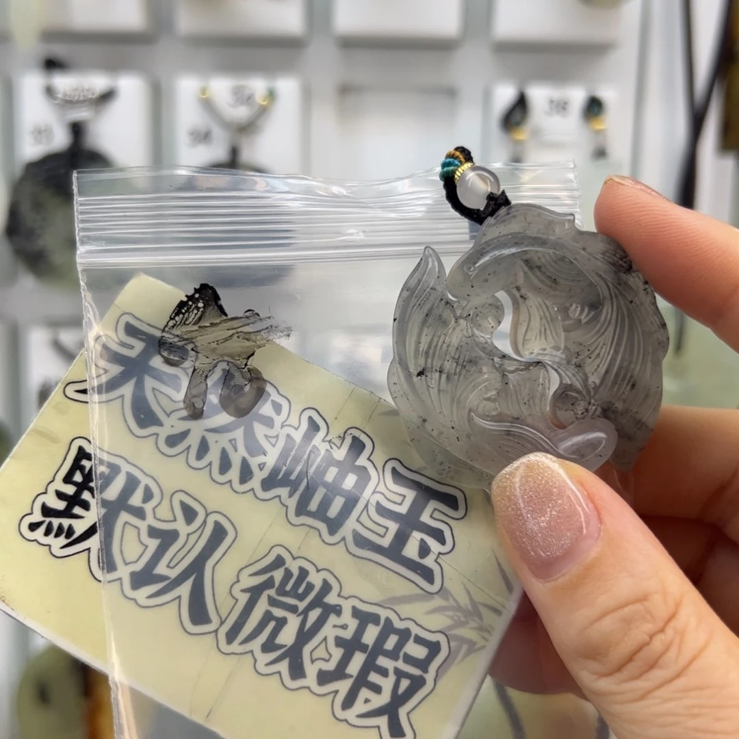 歖****蛇纹石玉未镶嵌颈饰