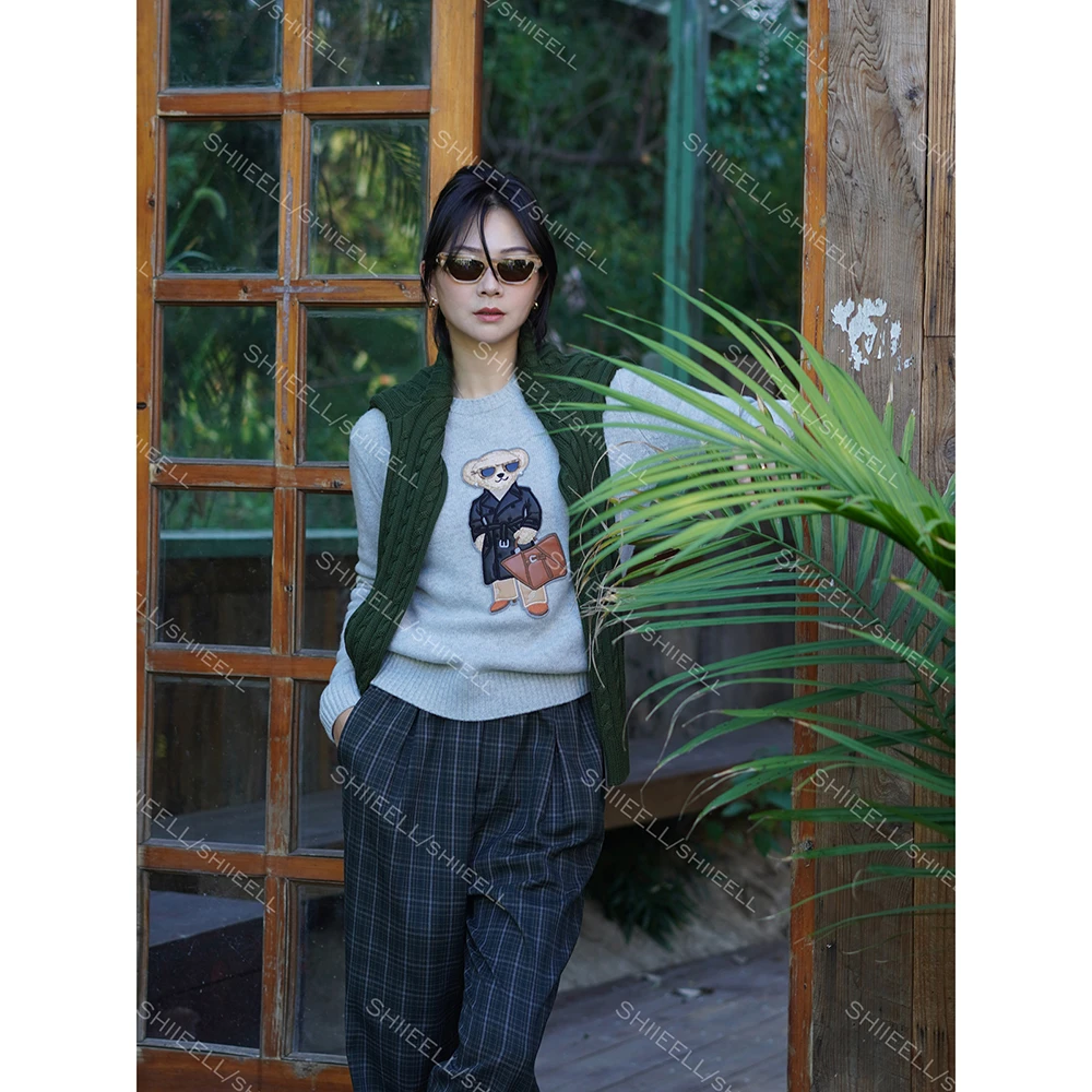 SHIIEELL【晚宴小熊】老钱风绵羊毛小熊贴布绣合身版圆领毛衫Z5956
