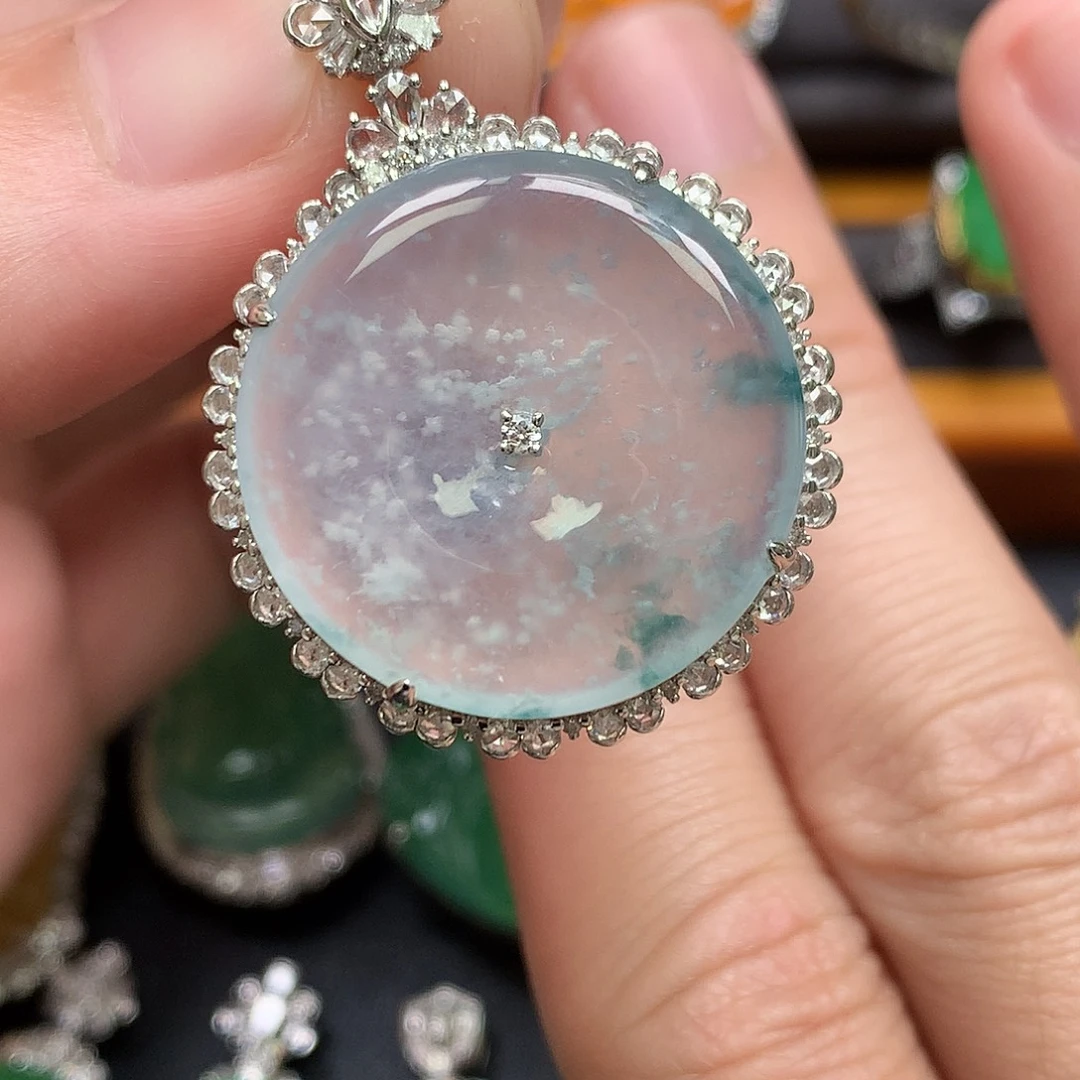 翡翠18K金镶嵌颈饰