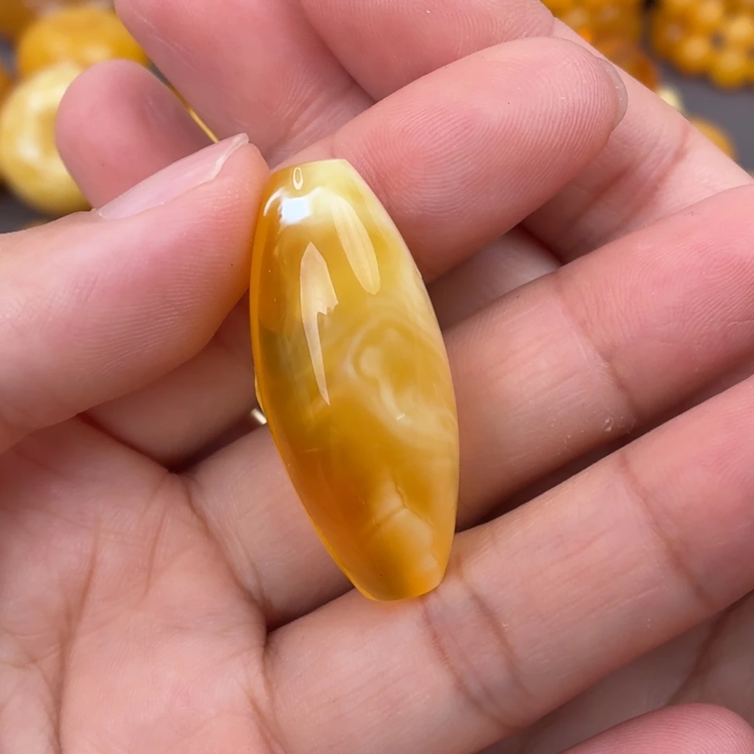 裸石琥珀未镶嵌溶洞枣珠