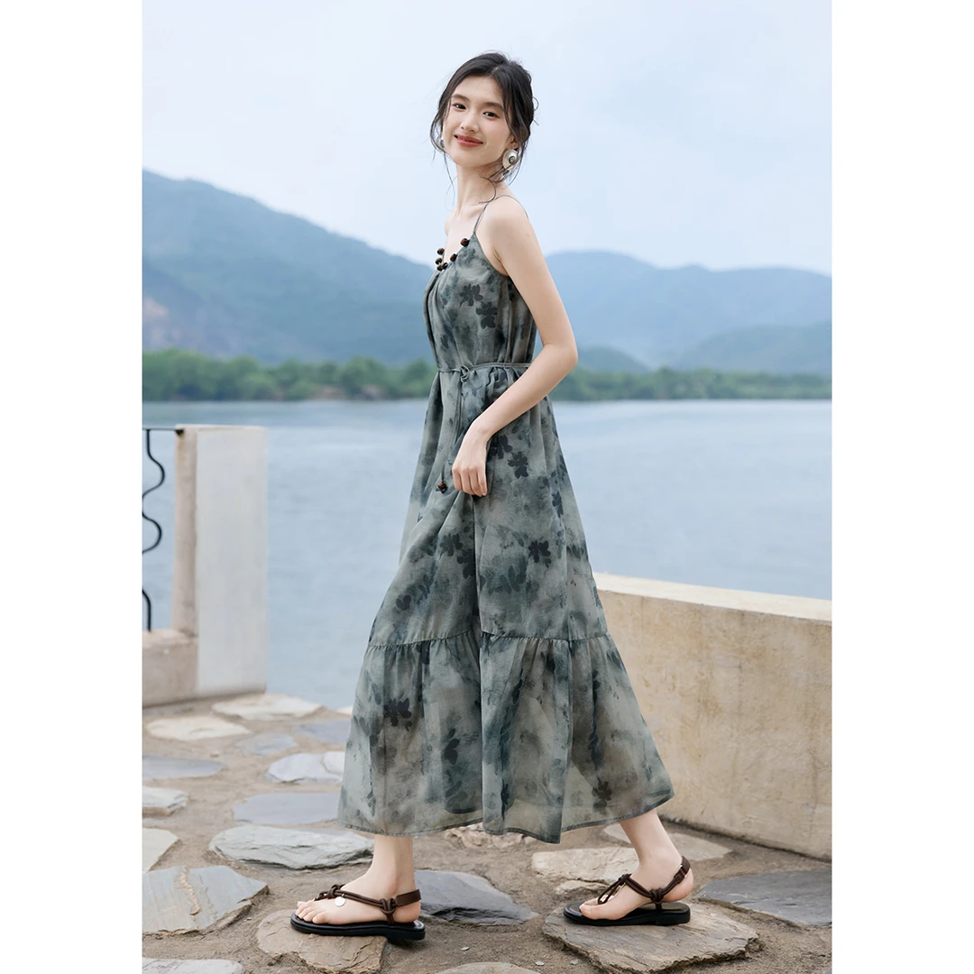 XWI/欣未【露华浓轻中式】2025夏水墨晕染吊带串珠连衣裙3A068