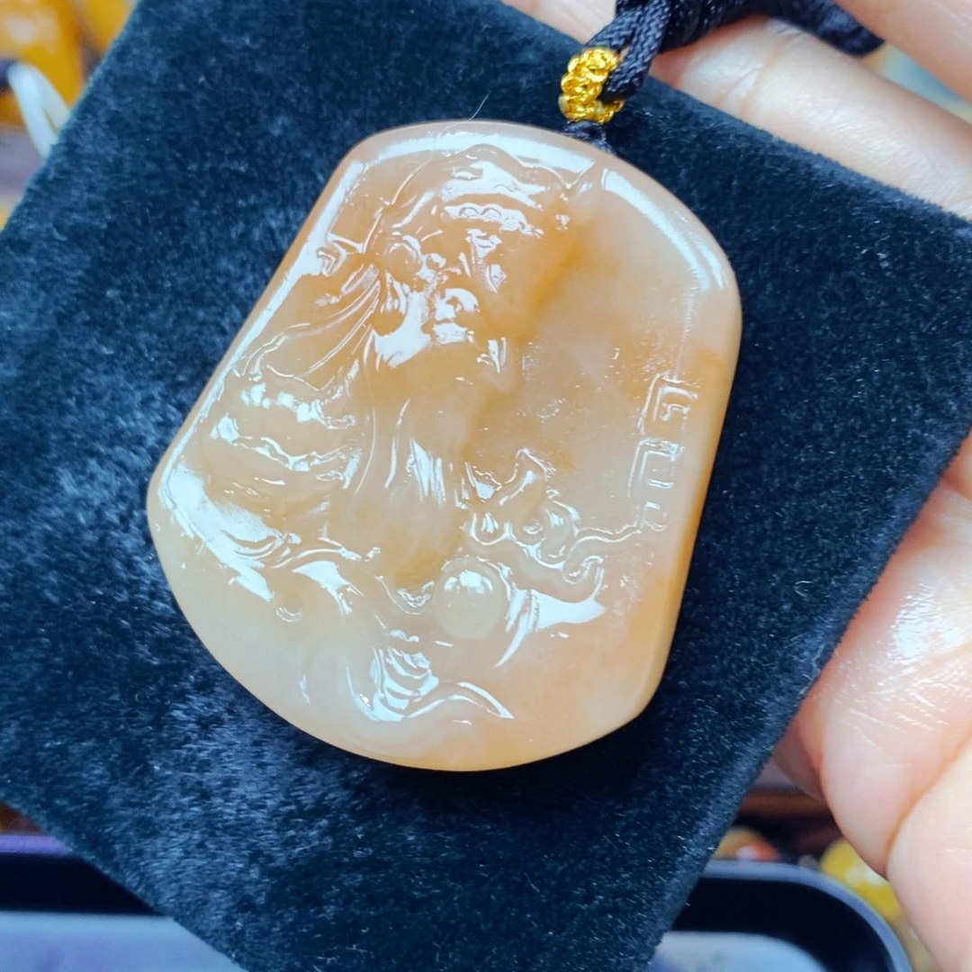 未镶嵌石英质玉（黄龙玉）颈饰