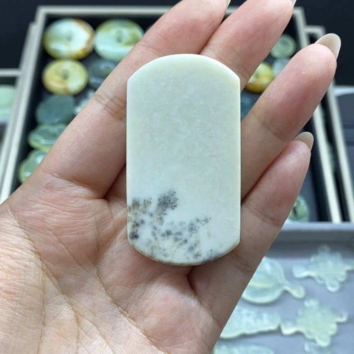 岫玉未镶嵌颈饰10米系列
